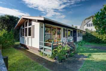 16 Toi Street, Otaki Beach