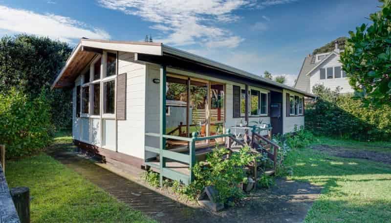 16 Toi Street, Otaki Beach