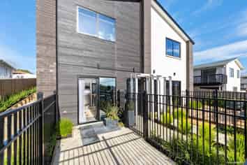 2/45 Vera Road, Te Atatu South