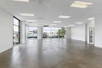 Owner Occupier - Main Road Profile