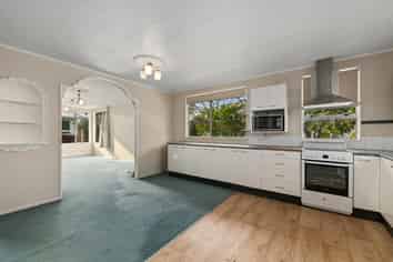 99 California Drive, Totara Park