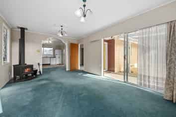 99 California Drive, Totara Park