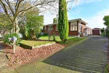 99 California Drive, Totara Park