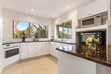 10 Tanoa Place, Glendene