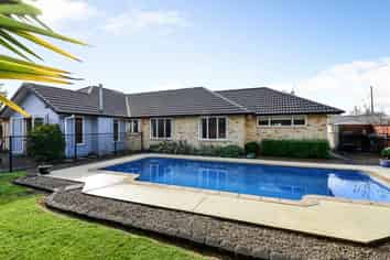 14 Rosewood Court, Huntington