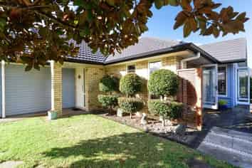 14 Rosewood Court, Huntington