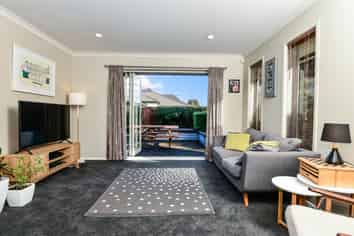 14 Rosewood Court, Huntington