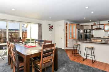 14 Rosewood Court, Huntington