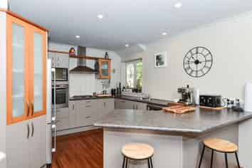 14 Rosewood Court, Huntington