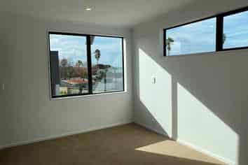 6 Manahi Lane, Panmure