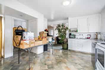 330 Western Hills Drive, Avenues