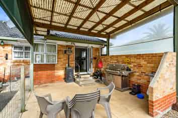 330 Western Hills Drive, Avenues