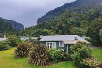 6 & 8 Punakaiki Road, Punakaiki