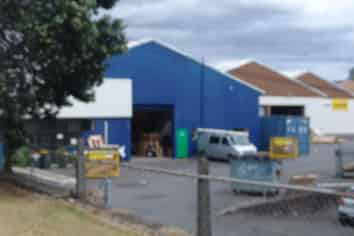 Warehouse with excellent transport links