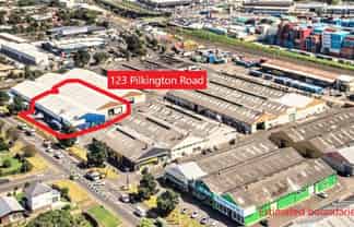 Warehouse with excellent transport links