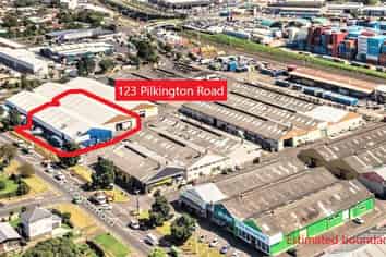 Warehouse with excellent transport links