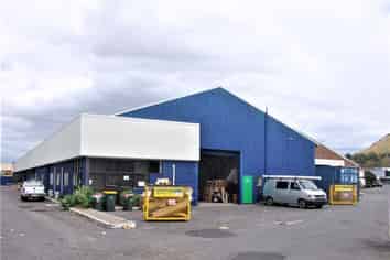 Warehouse with excellent transport links