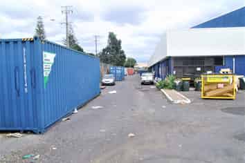 Warehouse with excellent transport links