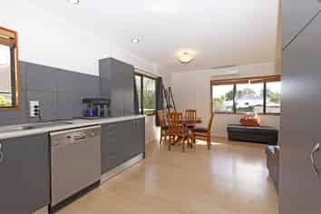 2/9 Applewood Drive, Henderson