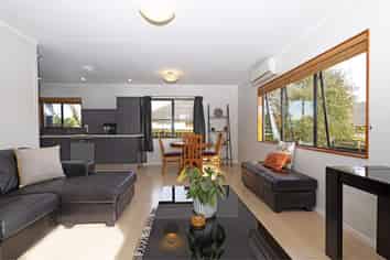 2/9 Applewood Drive, Henderson