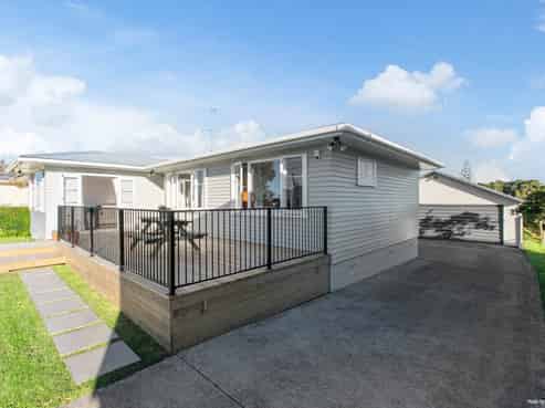 60 St Leonards Road, Kelston