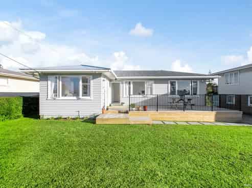 60 St Leonards Road, Kelston