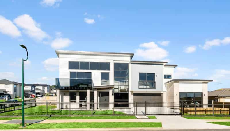 32 Cooladawson Drive, Flat Bush