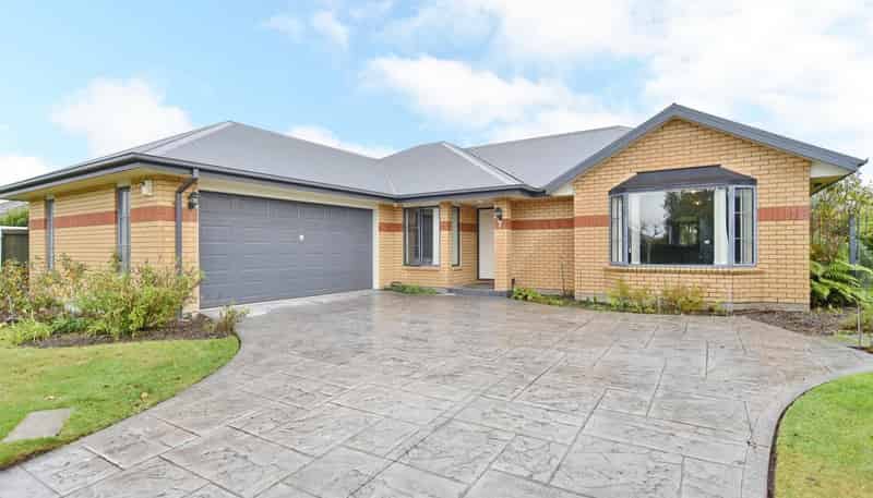 7 Bering Street, Northwood