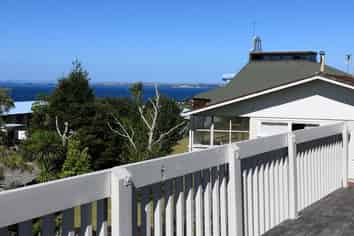 2/401 East Coast RD, Mairangi Bay