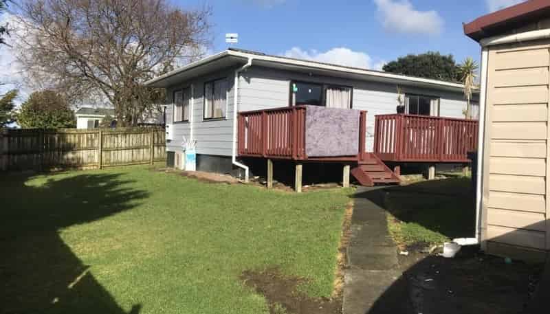 7 Riserra Drive, Ranui