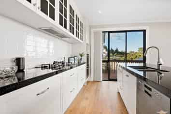 8 Ascension Crescent, Orewa