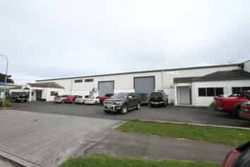 Warehouse and office on the Boulevard