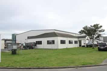 Warehouse and office on the Boulevard