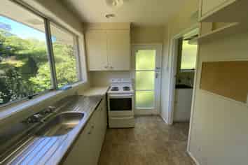 27B Resthill Crescent, Glenview