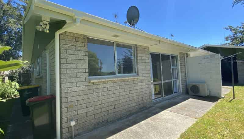 27B Resthill Crescent, Glenview