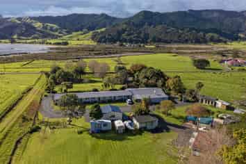 Established Colville Bay Motel & Motorcamp