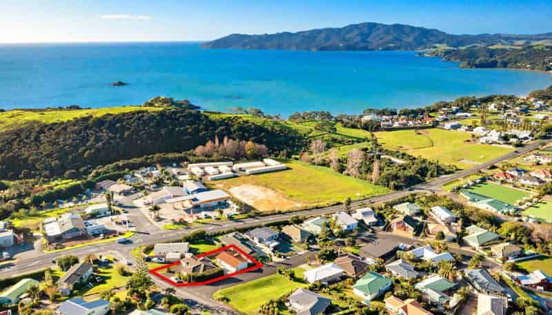 4 & 4A Cable Bay Block Road, Coopers Beach