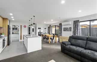 19 Broadway Parade, Rolleston