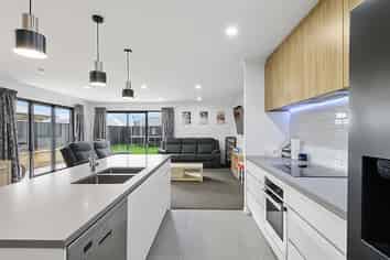 19 Broadway Parade, Rolleston