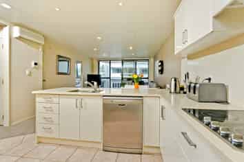 3H/175 Hurstmere Road, Takapuna