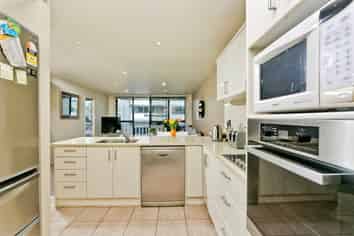 3H/175 Hurstmere Road, Takapuna