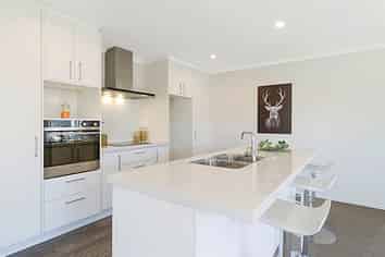 5 Fred White Drive, Kumeu