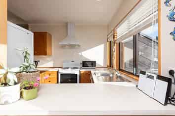 16B Parklands Drive, Karori