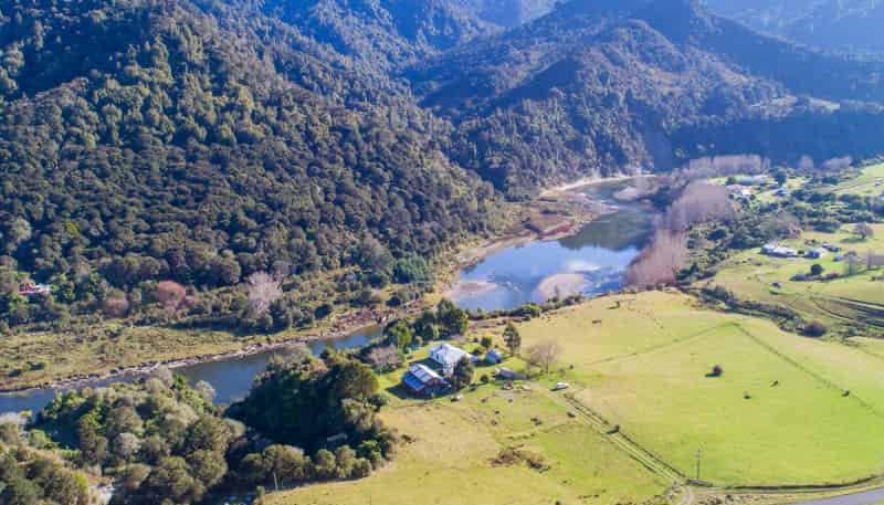 3107 Whanganui River Road, 