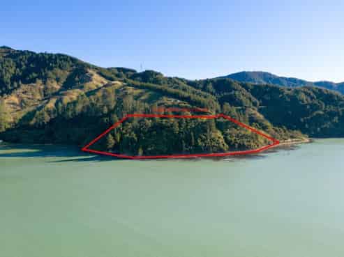 1711 Port Underwood Road, 