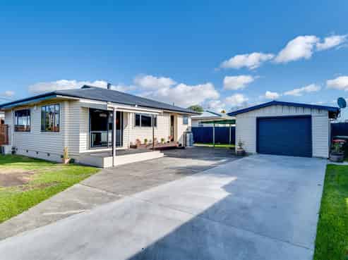 61 Harold Holt Avenue, Onekawa