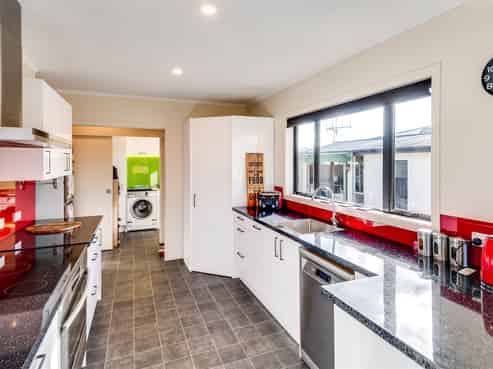 61 Harold Holt Avenue, Onekawa