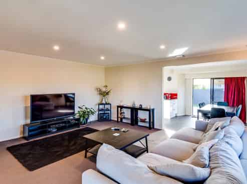 61 Harold Holt Avenue, Onekawa