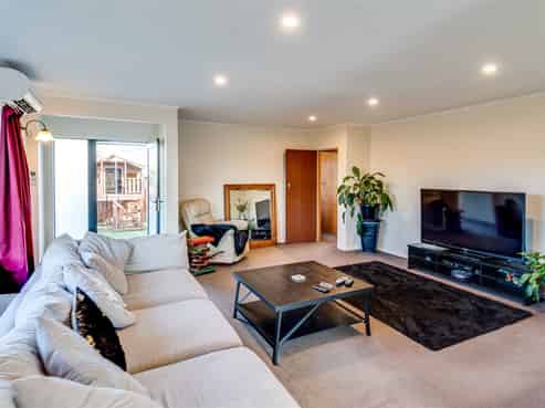 61 Harold Holt Avenue, Onekawa