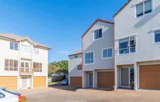 11/57 Gladstone Road, Northcote